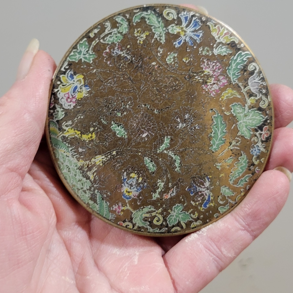 Almost Antique Makeup Compact / STRATTON